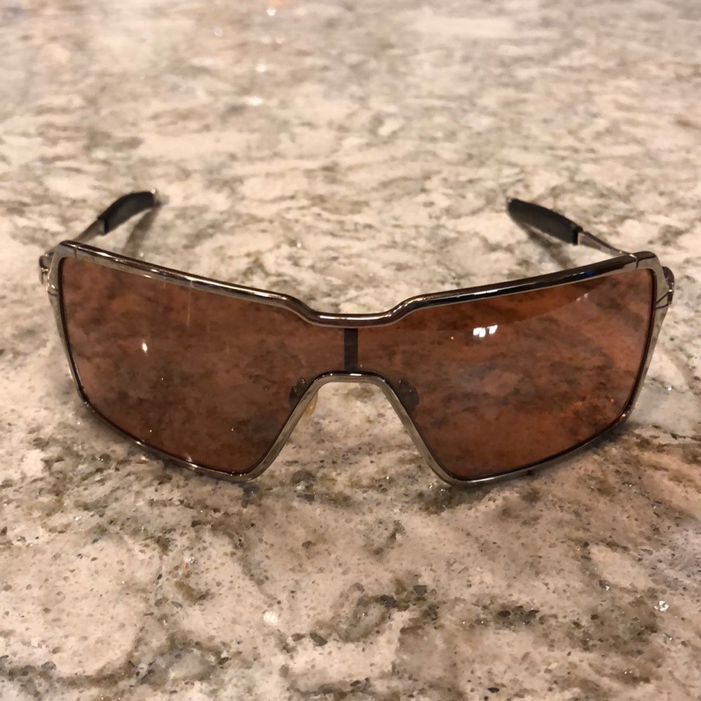 Men’s Oakley sunglasses